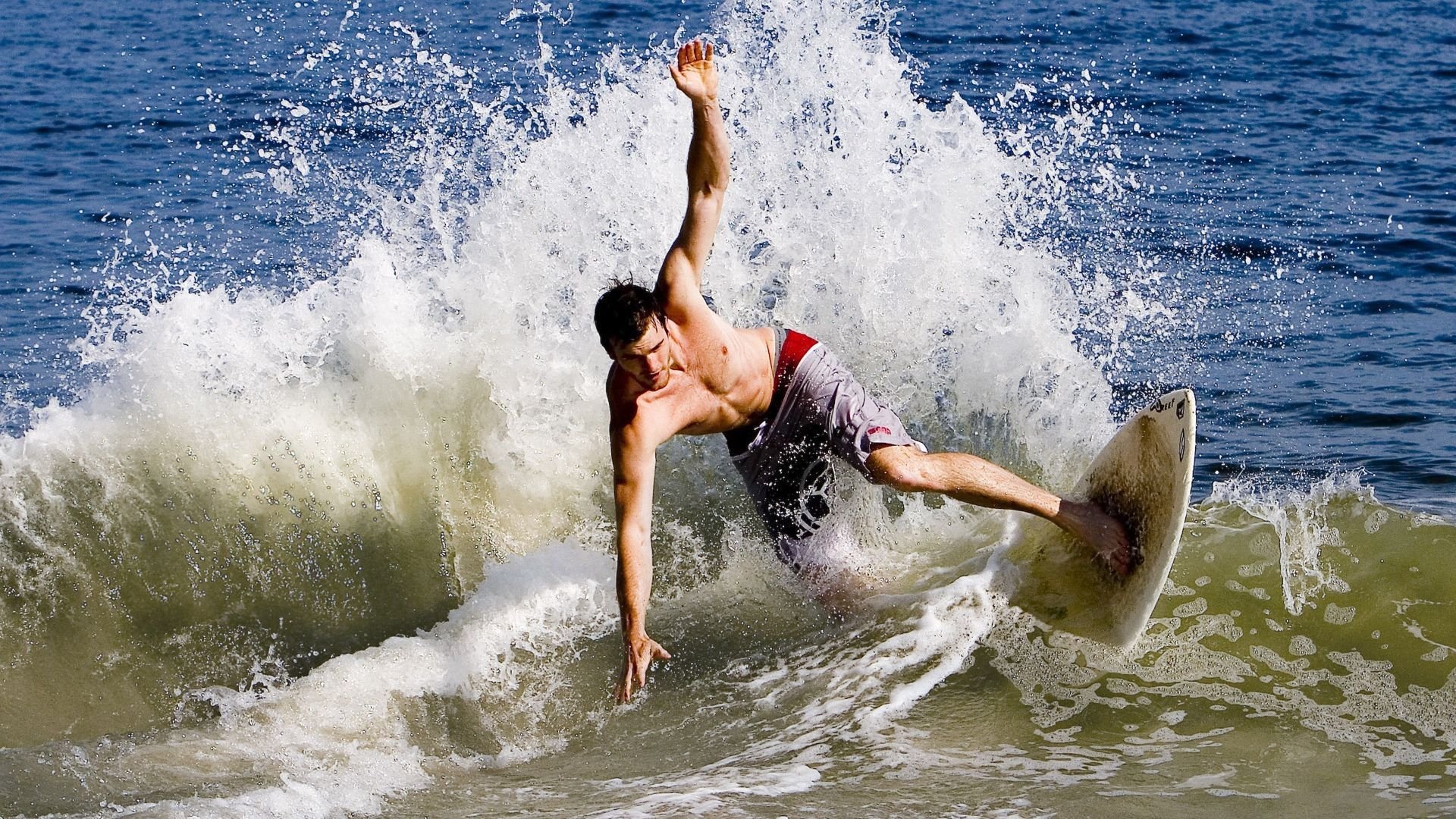 KAIYUNAPP-_金属未来：硬核科技打造爆炸式运动装备_，金属爆破